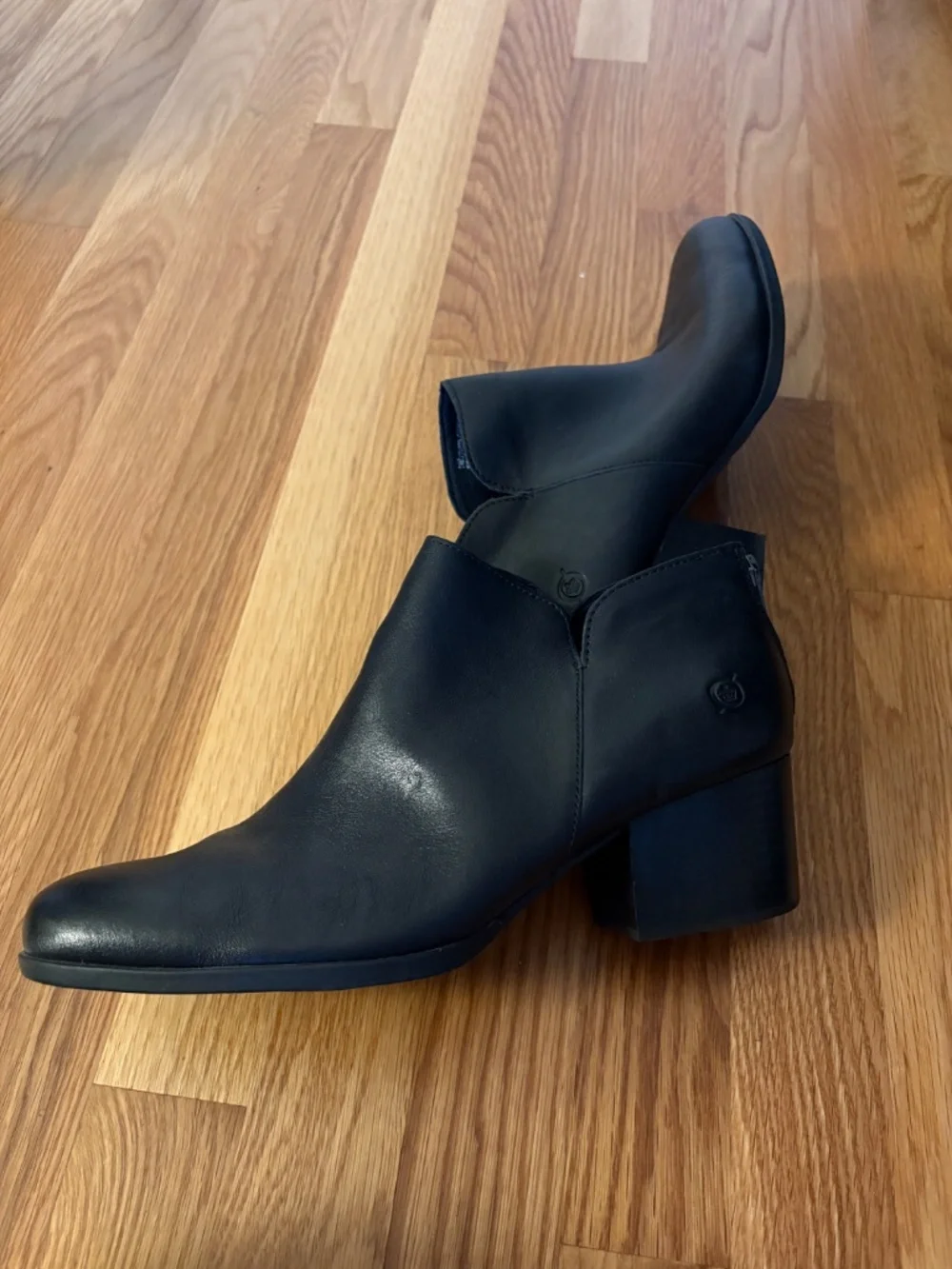 BORN Women's Kenzy Black Leather Heeled Boots
